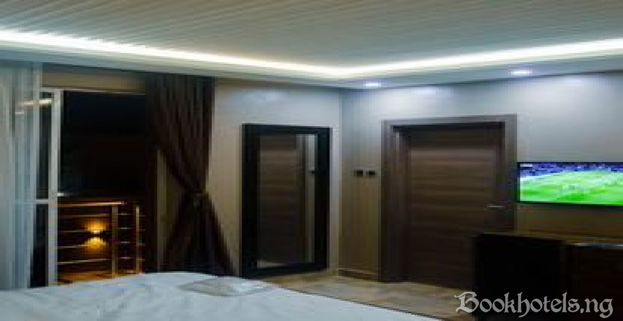 38 Hotels And Suites