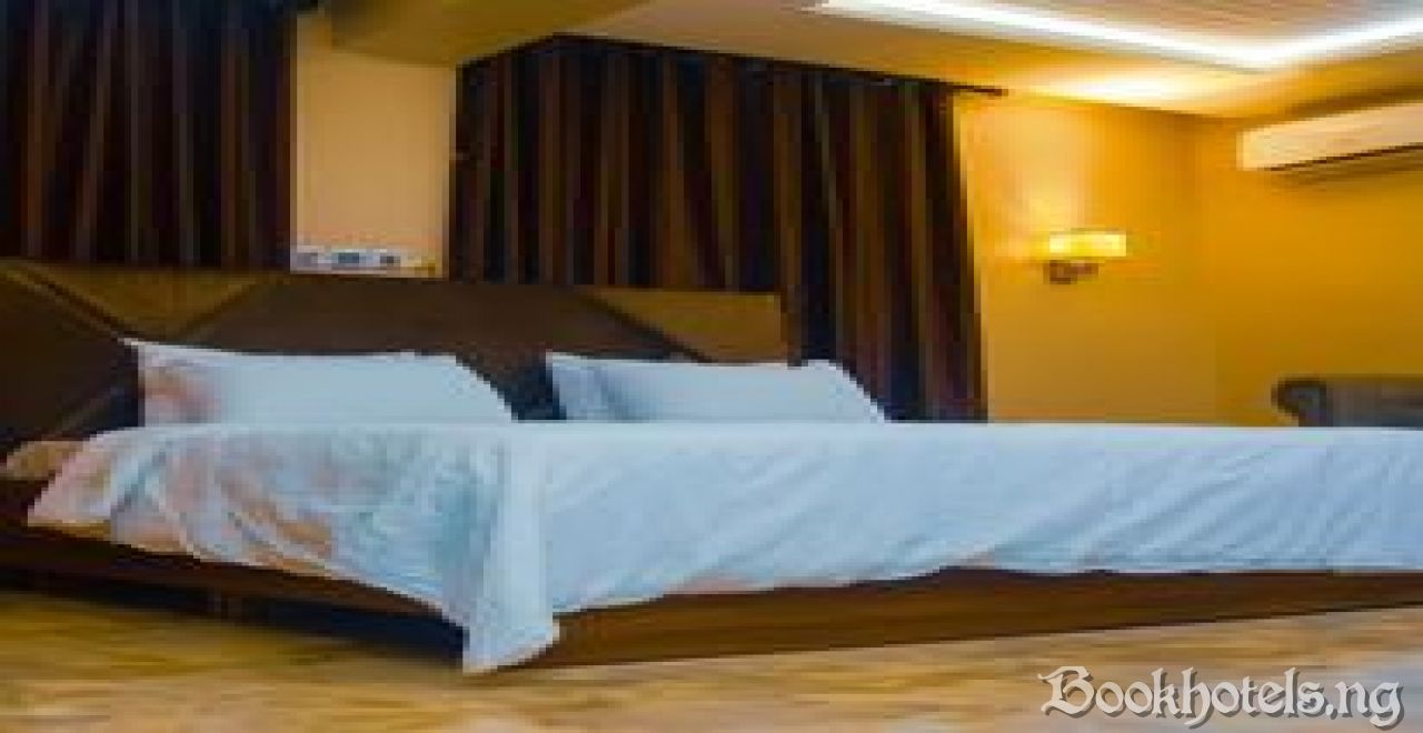 38 Hotels And Suites