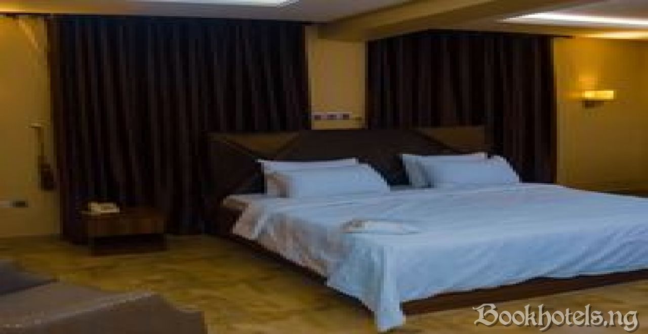 38 Hotels And Suites
