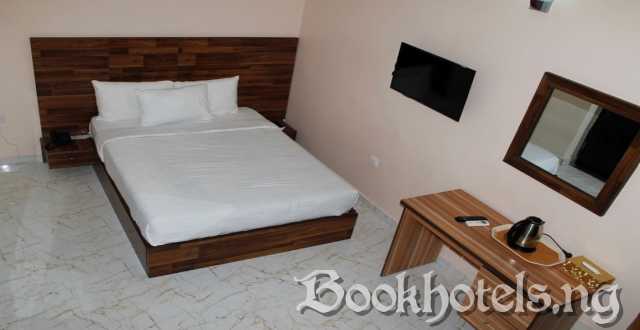 Beneville Hotel And Apartment