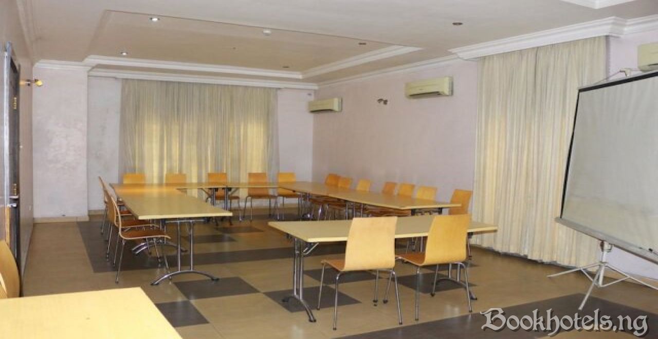 18 04 Hotel