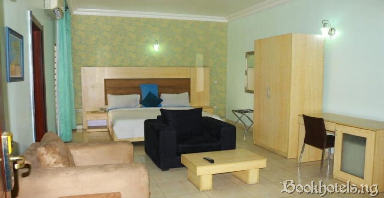 18 04 Hotel