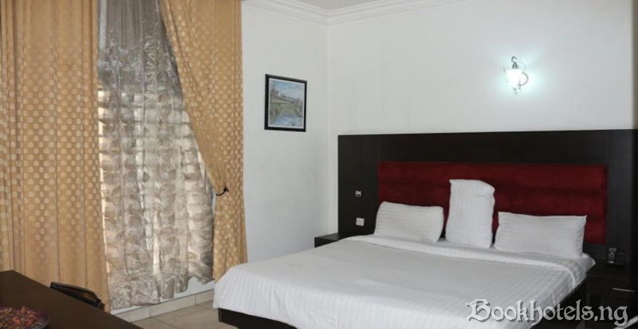 18 04 Hotel