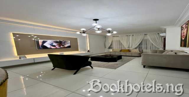 Admiralty Serviced Apartments
