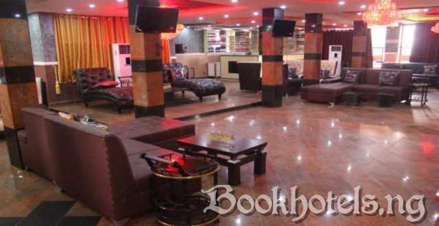 Ai Royal Hotel