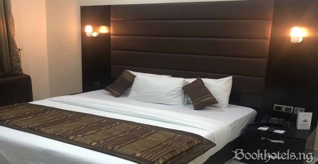 Bana Hotel And Suites