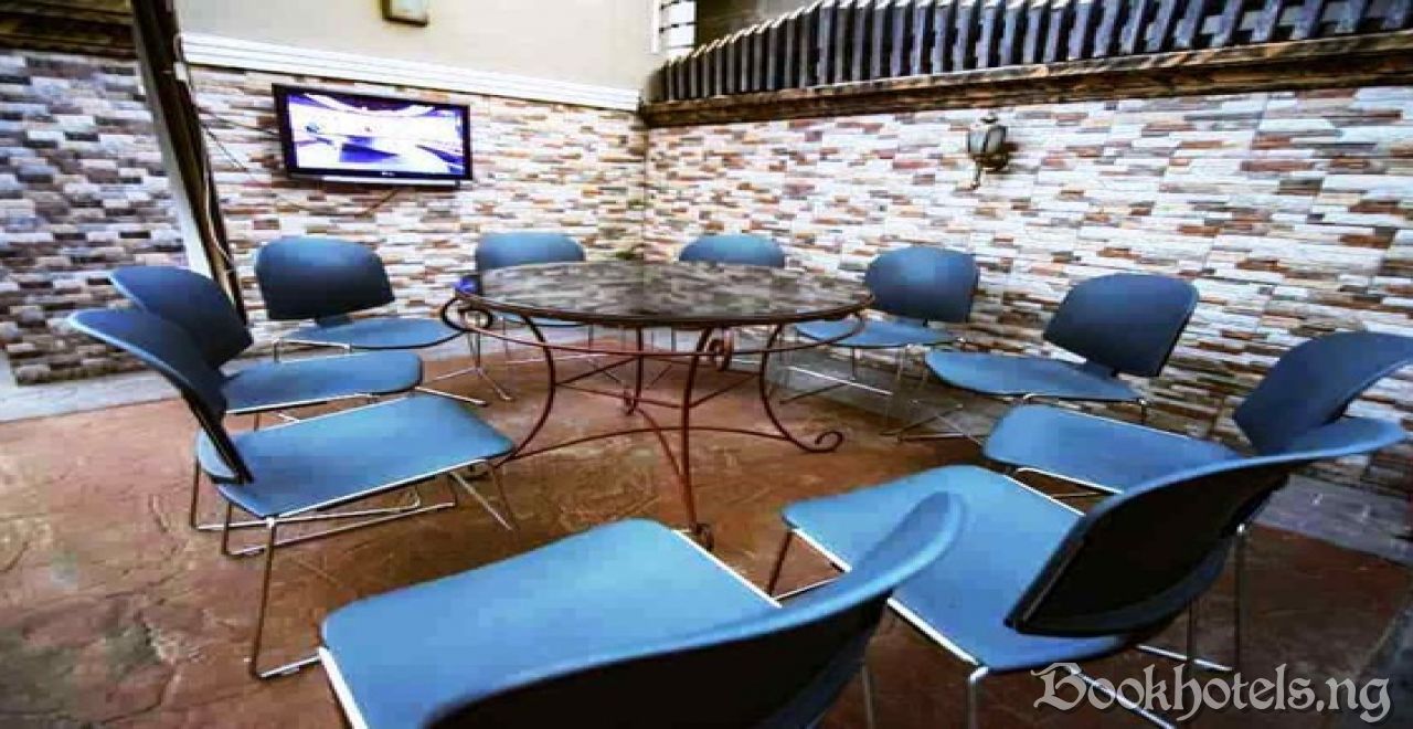 Bluxton Hill Hotel
