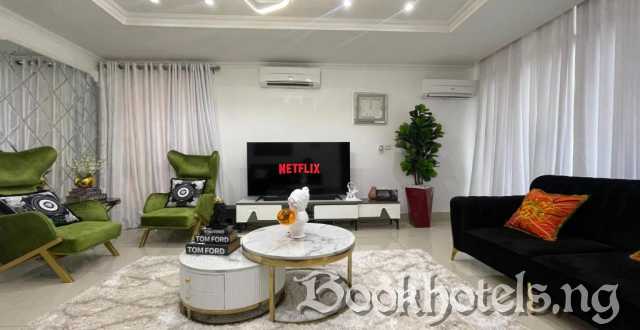 Brentwood Park Estate Luxury Apartment