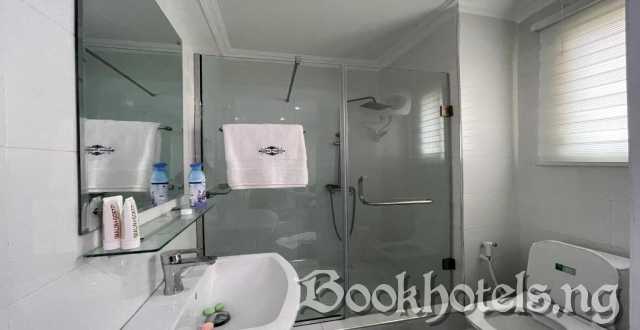 Brentwood Park Estate Luxury Apartment