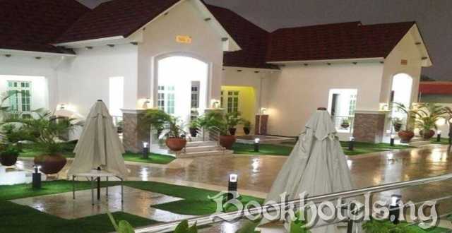Castle De White House Hotel