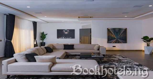 Checkers Apartment And Suites
