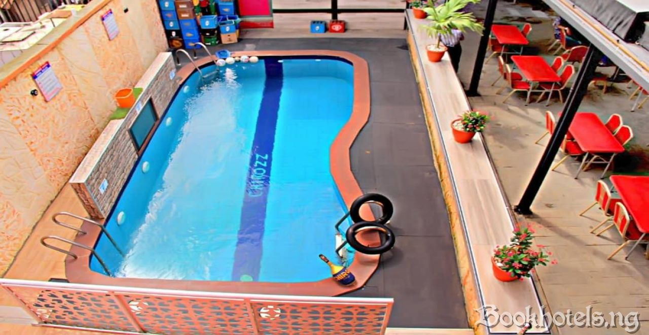 Chirozz Hotel And Suites