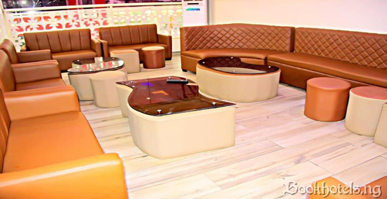 Chirozz Hotel And Suites