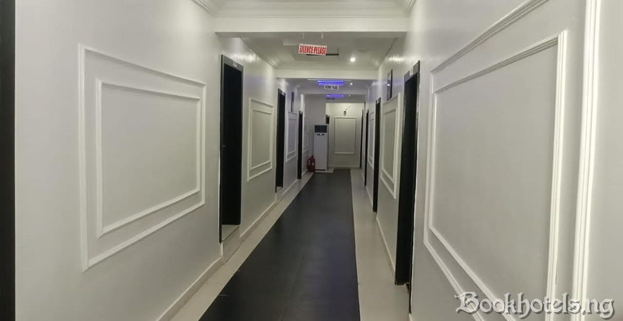 Chirozz Hotel And Suites