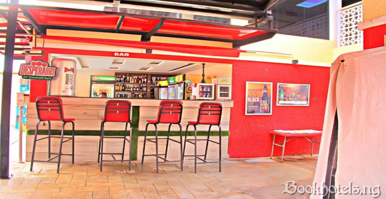 Chirozz Hotel And Suites