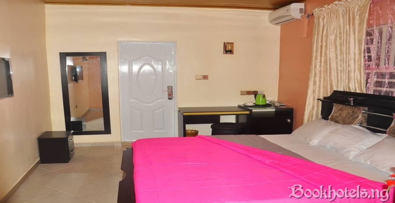 De Revelation Hotel