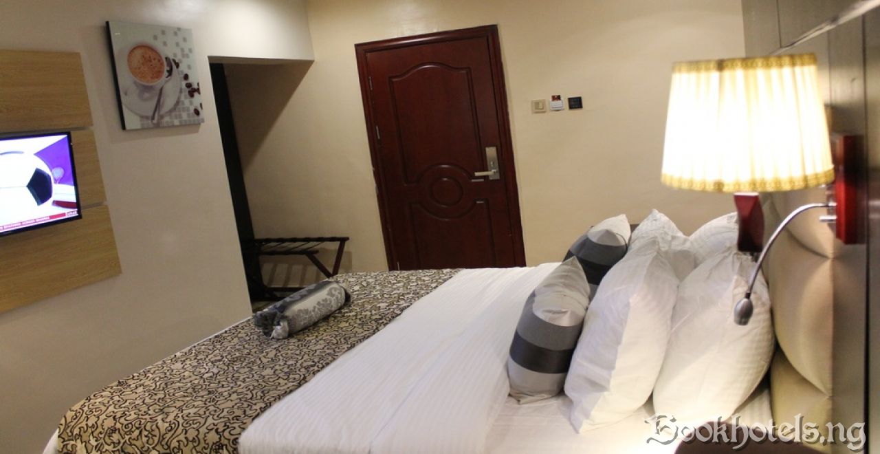 De Santiago Milan Hotel
