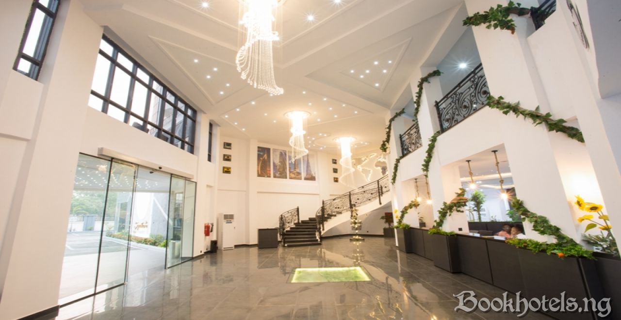 De Signature Tower Hotel