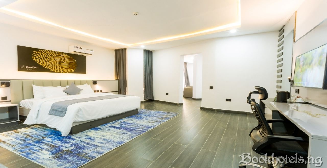 De Signature Tower Hotel