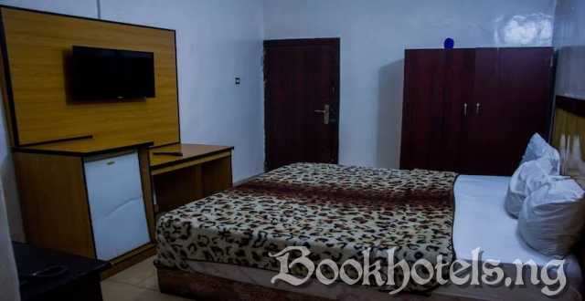 Emglo Suites
