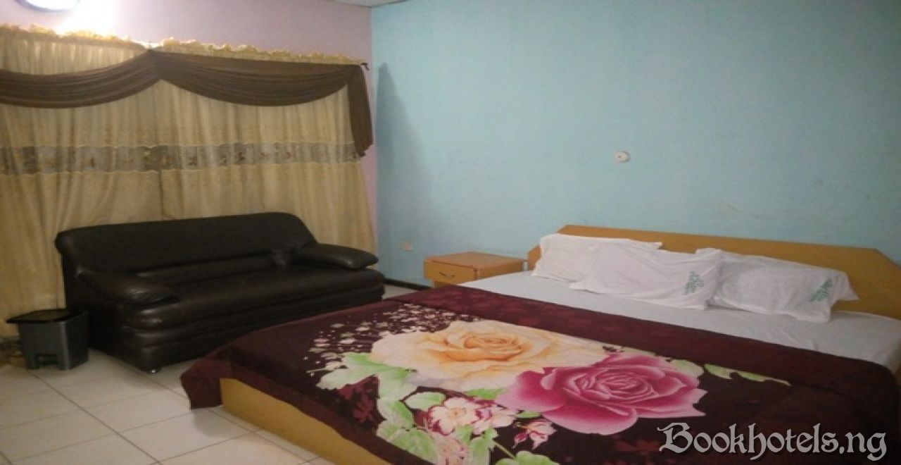 Favour's Royale Hotel