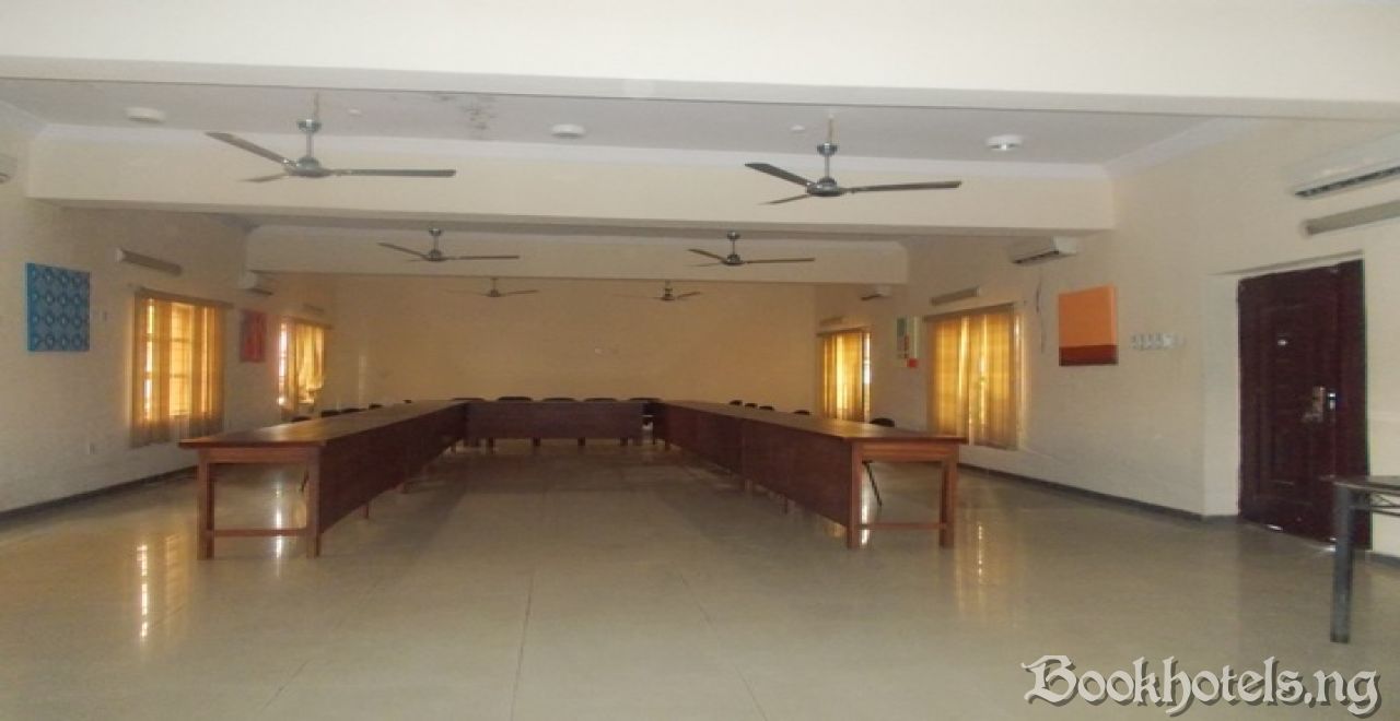 Franphinas Suites And Hotel