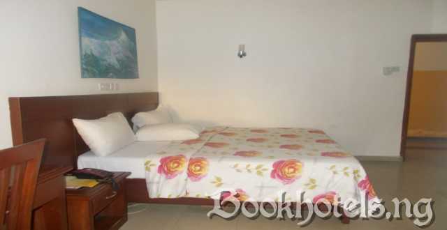 Franphinas Suites And Hotel