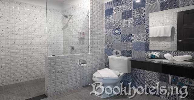 Goldlux Hotel And Suites