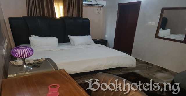 Grand Park Hotel And Suites