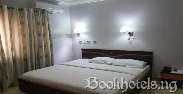 Grand Valley Hotel