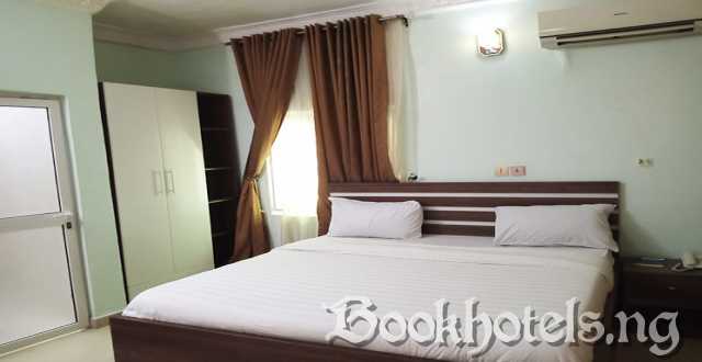 HandsWorth Hotel