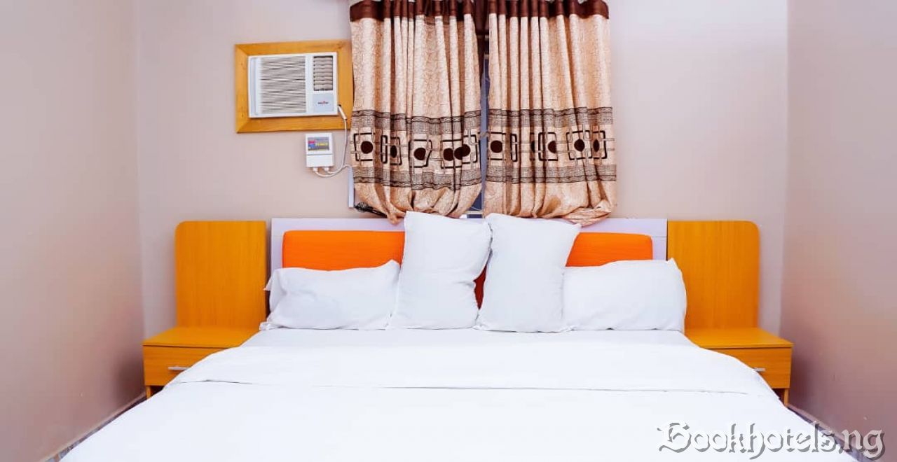 Hollysee Hotel And Suites