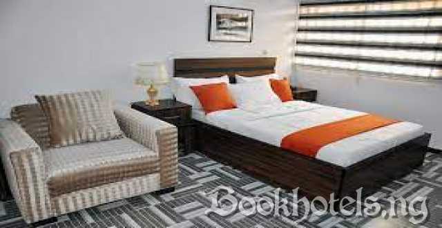 Jolie Suites