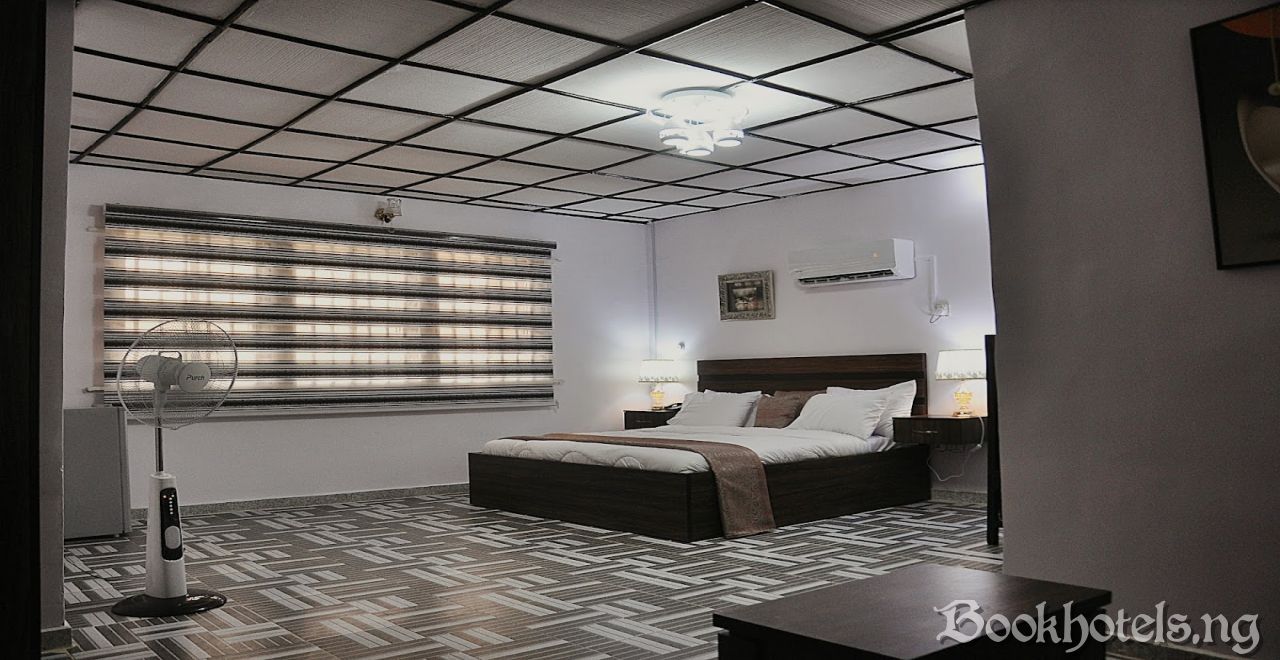 Jolie Suites