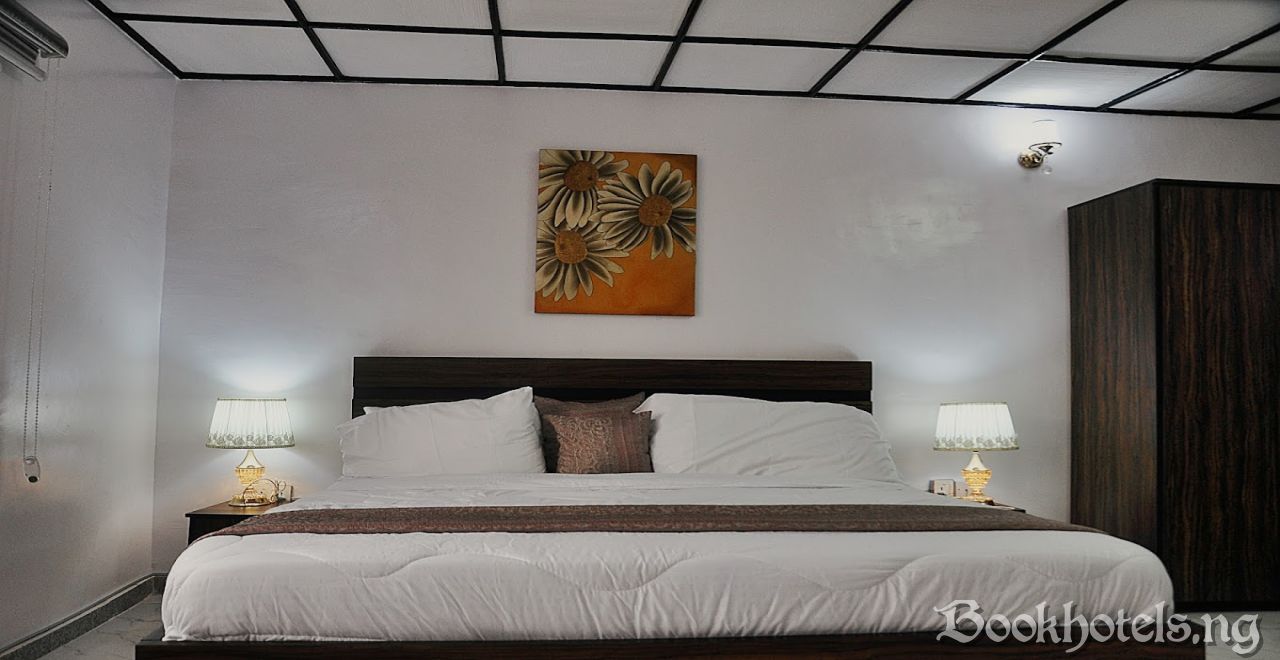 Jolie Suites