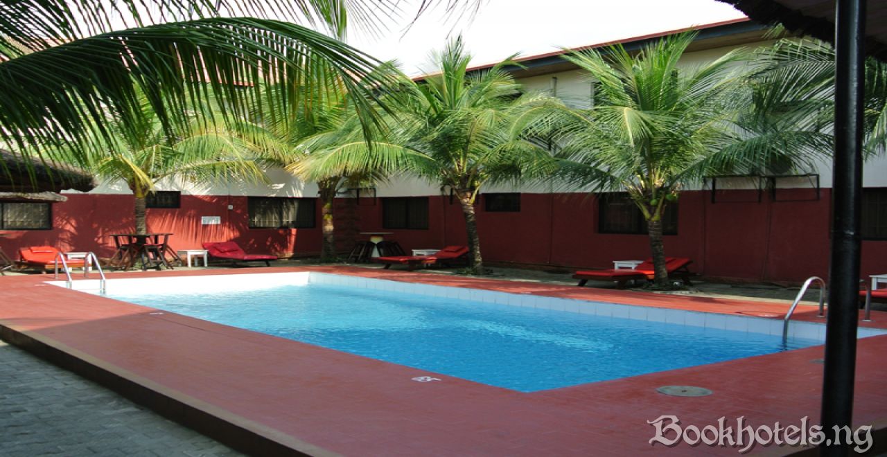 La Playa Suites