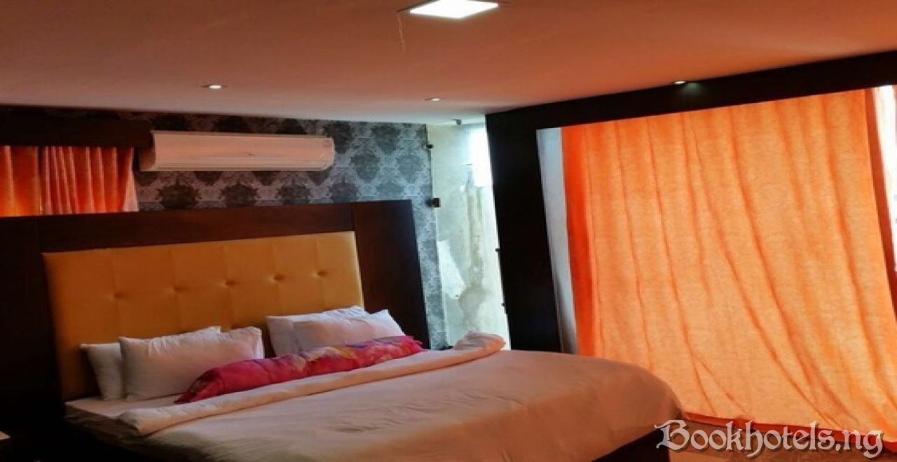 Paris Suites