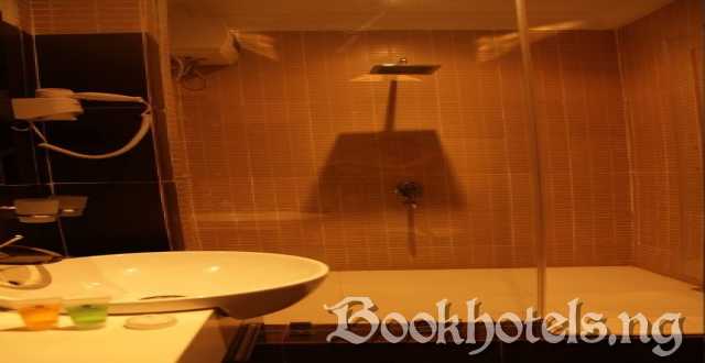 Pearl Manor Luxury Suites