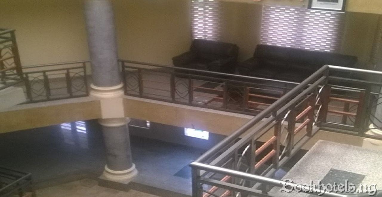 Pentagon Luxury Hotel