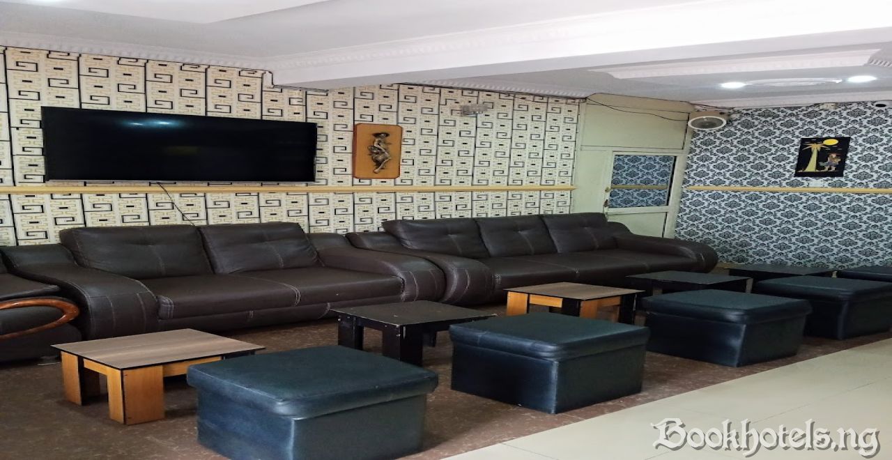 Rob Emmics Hotel