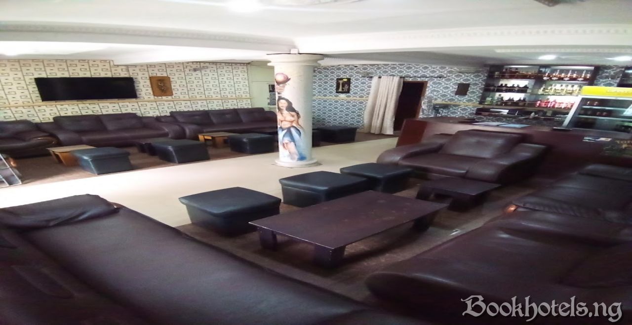Rob Emmics Hotel