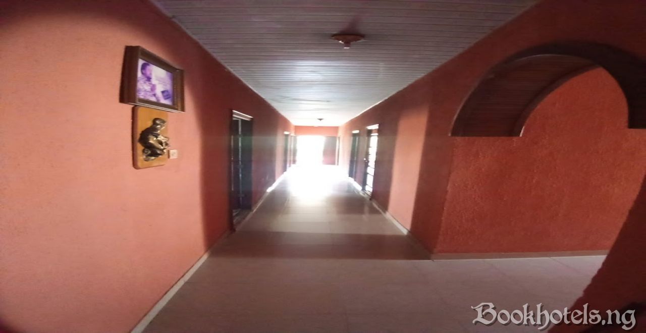 Rob Emmics Hotel