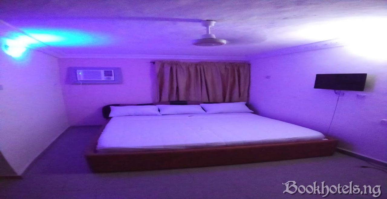Rob Emmics Hotel