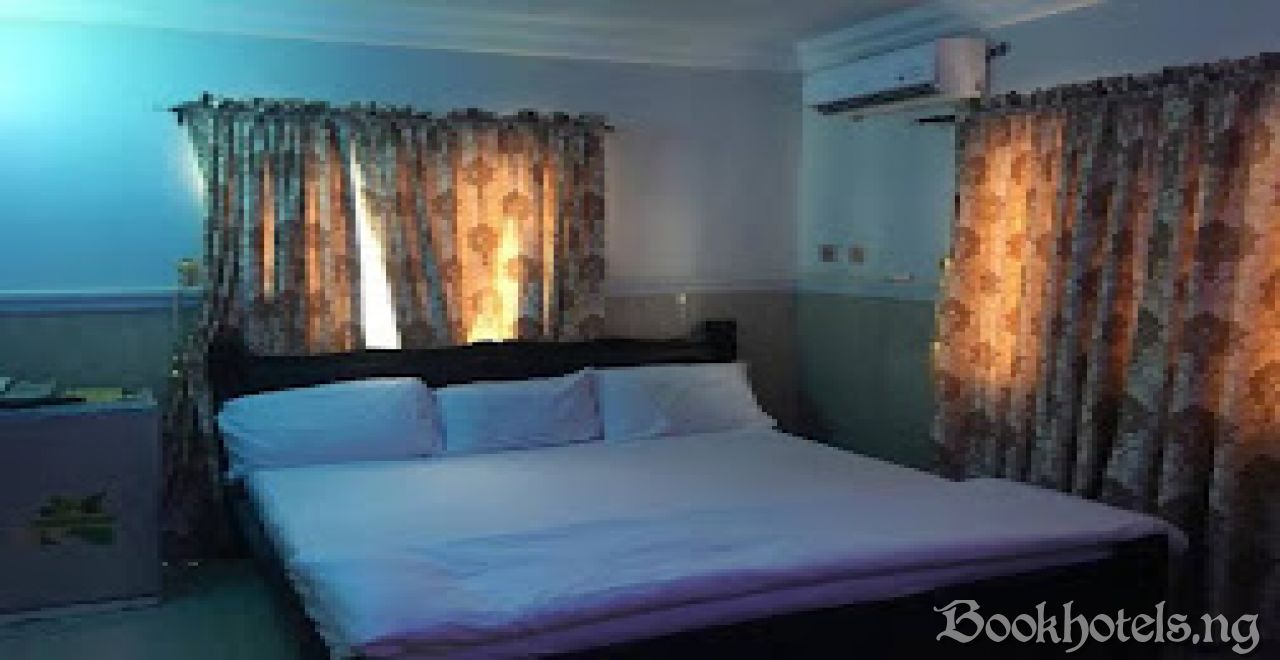 Royal Castle Hotel