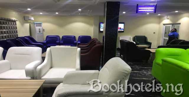 Royal Park Hotel and Suites