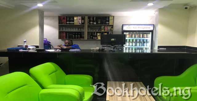 Royal Park Hotel and Suites