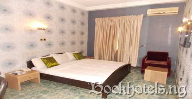 Savannah Suites And Hotel 