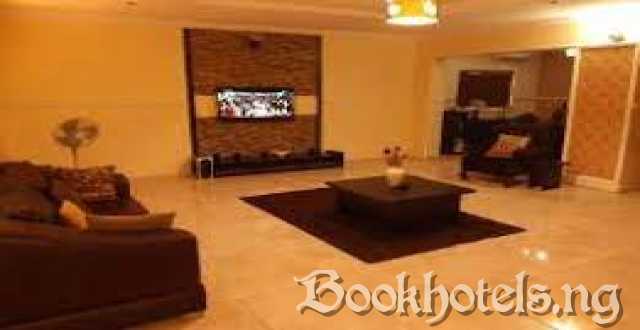 Sneakers Suite And Bar