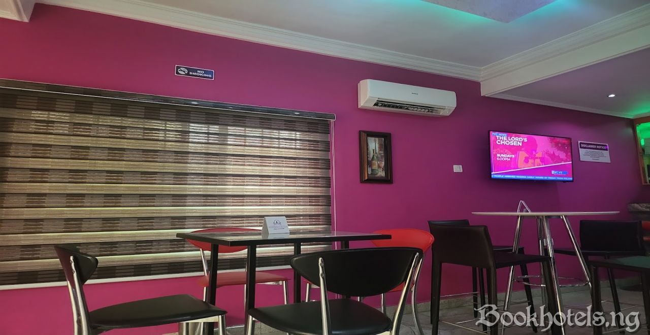  Somerset Suites