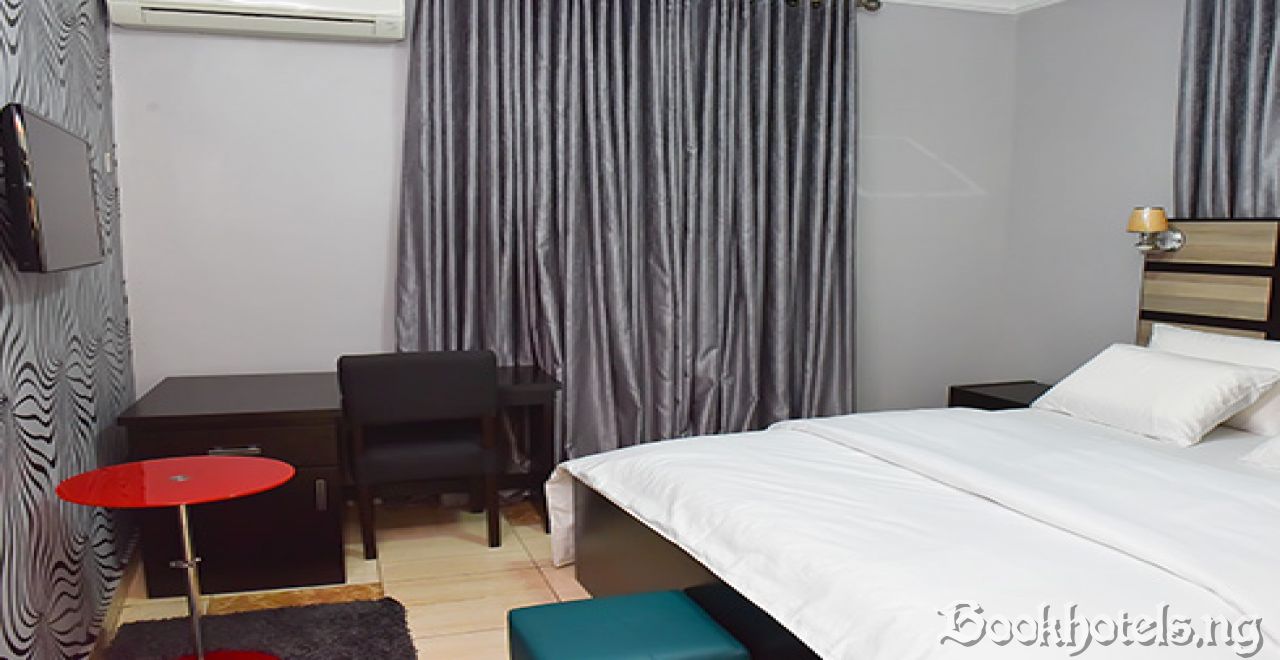  Somerset Suites